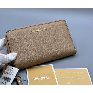 Michael Kors Jet Set Camel Pebbled Large Flat Multifunction Phone Case *READ*